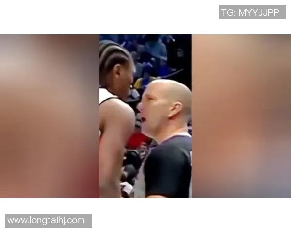 小贾巴里史密斯与奥萨尔汤普森激烈拼抢爆发推搡双双被判技术犯规